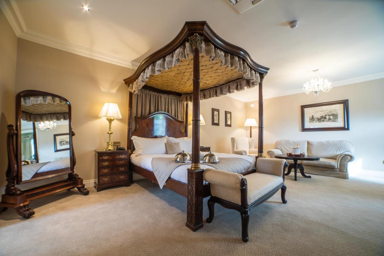 Finnstown Castle Hotel Лукан Екстер'єр фото