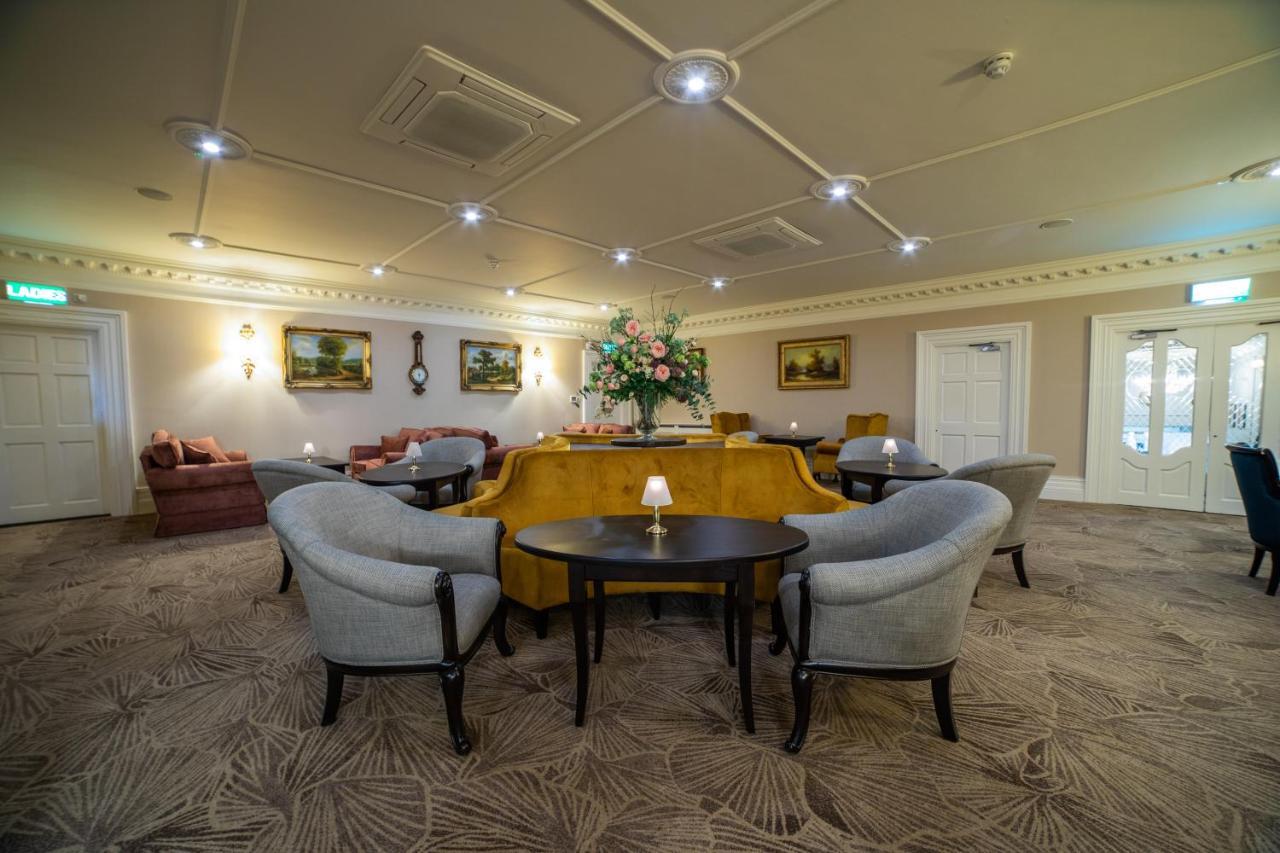 Finnstown Castle Hotel Лукан Екстер'єр фото