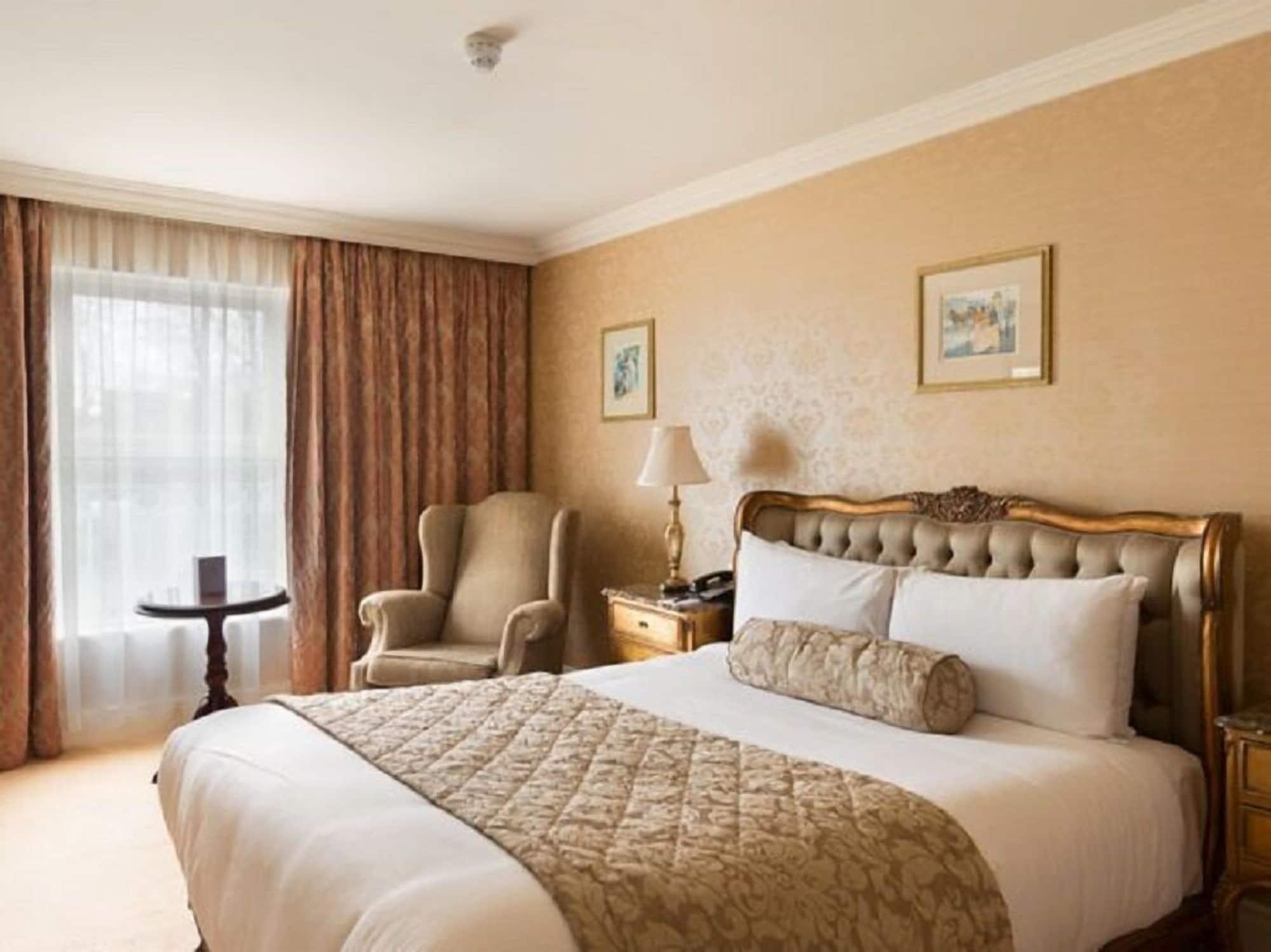 Finnstown Castle Hotel Лукан Екстер'єр фото