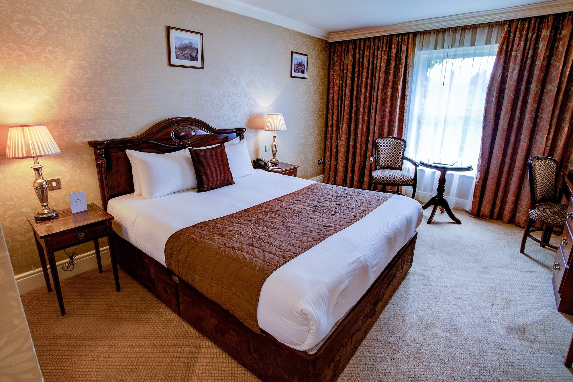 Finnstown Castle Hotel Лукан Екстер'єр фото